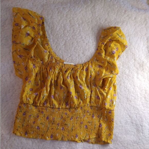 Jolie and Joy Ruffle Sleeve Elastic Bottom Crop Top - Picture 2 of 5